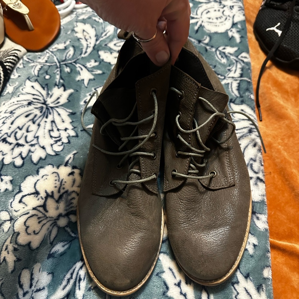 Women’s Gray /Clay colored, Leather ankle boots
